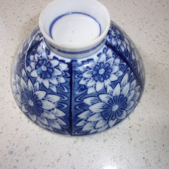 Chrysanthemum Rice Bowl Blue & White - Picture 3 of 3